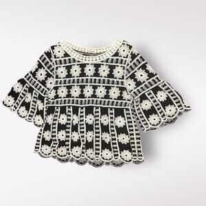 Kindred Embroidered Scalloped‎ edge Boho Top Size M